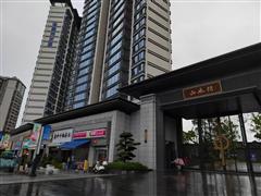 花溪106平有外摆区成熟餐饮店转让